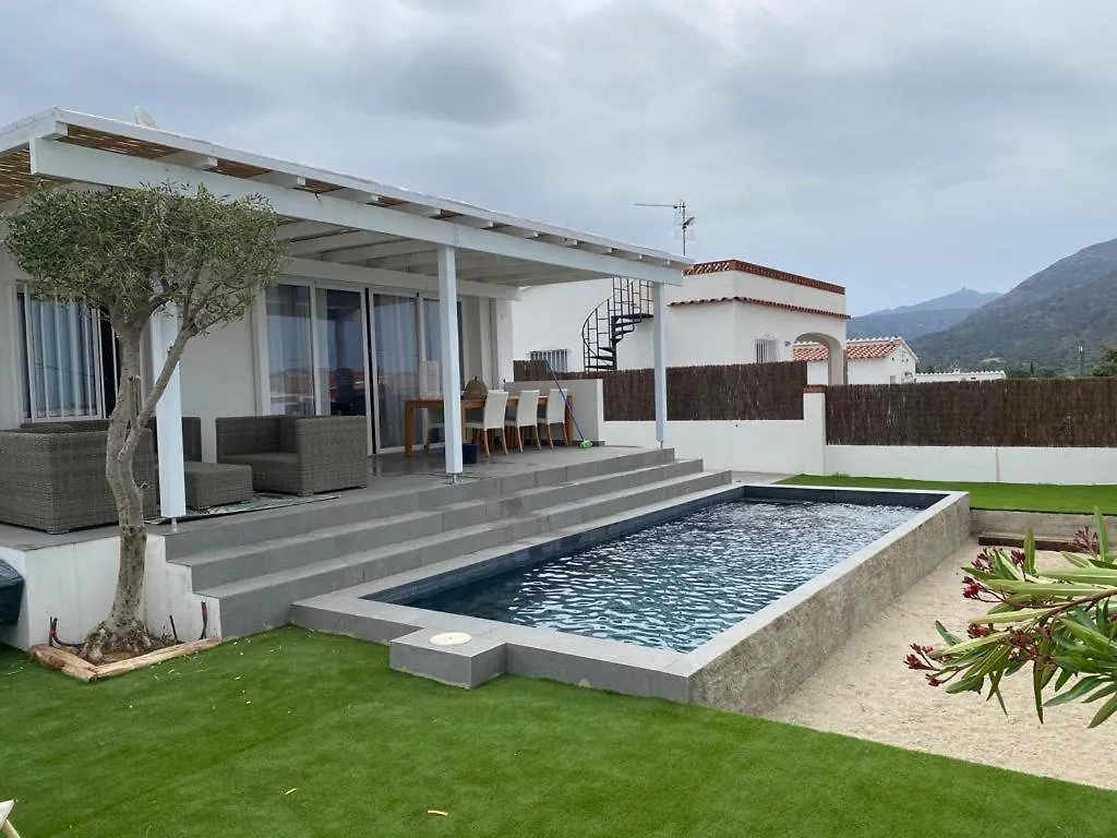 Luxury House In Roses Villa