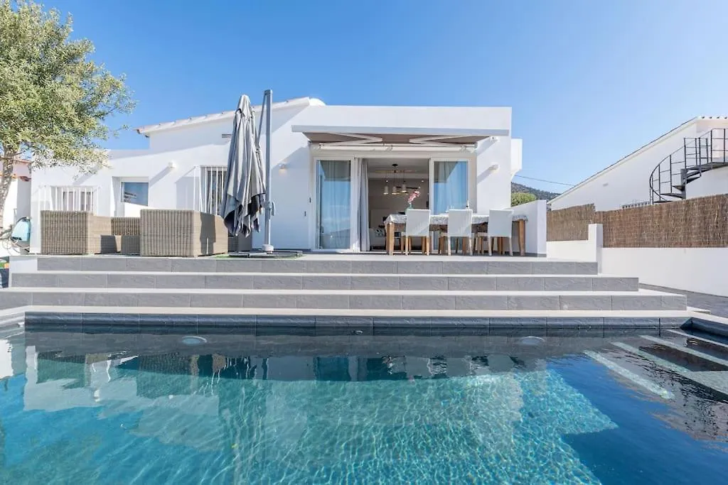 Luxury House In Roses Villa