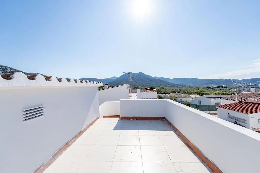 Luxury House In Roses Villa